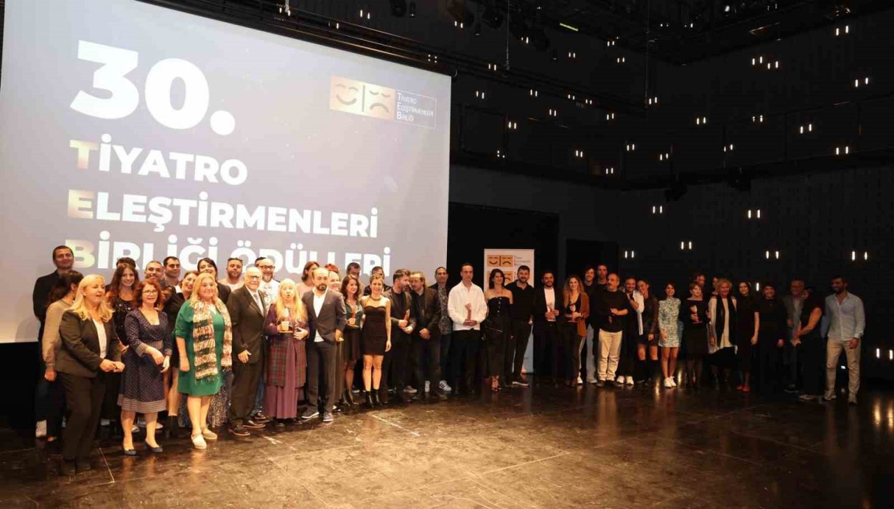 Tiyatro Eleştirmenleri Birliği’nden NKT’ye yılın oyunu ödülü
