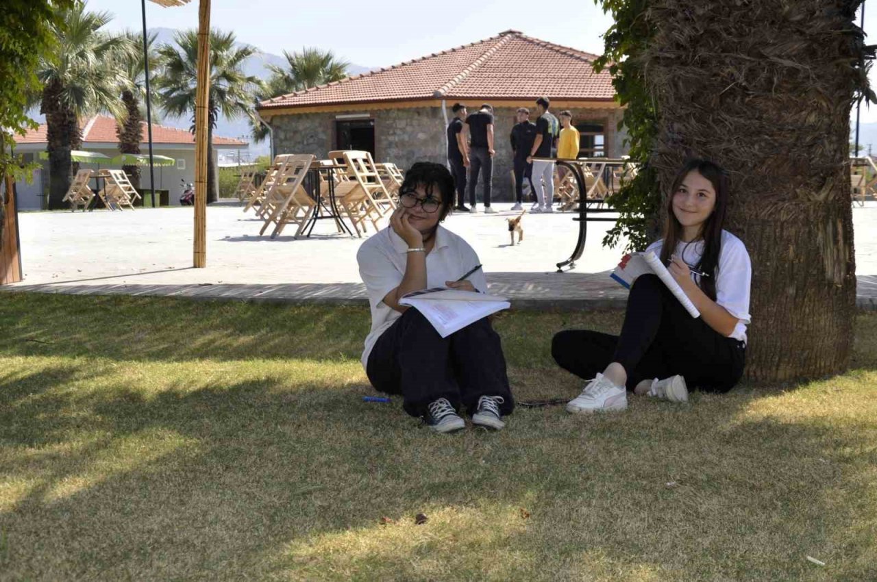Cumhuriyet Parkı, Çineli öğrencilerin buluşma noktası oldu