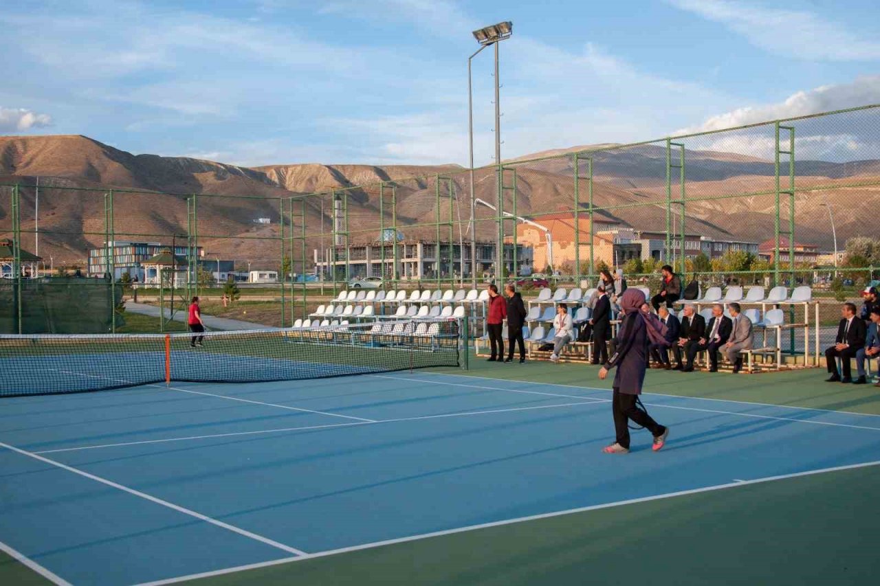 EBYÜ’de Kort Tenisi Turnuvası yapıldı