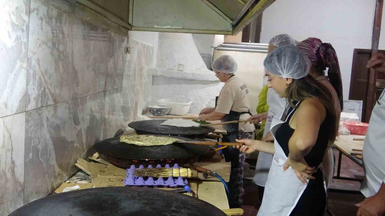 Yabancı öğrenciler Muğla yemeklerinin eğitimini alıyor
