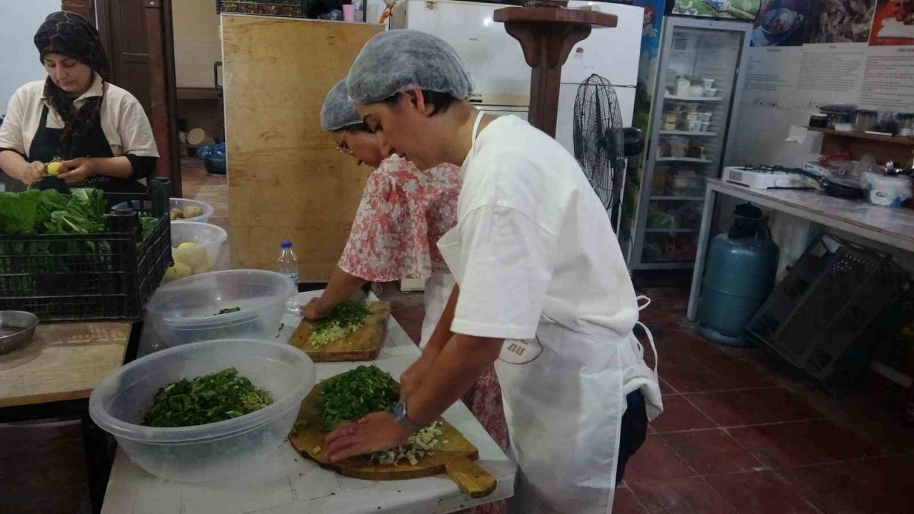 Yabancı öğrenciler Muğla yemeklerinin eğitimini alıyor