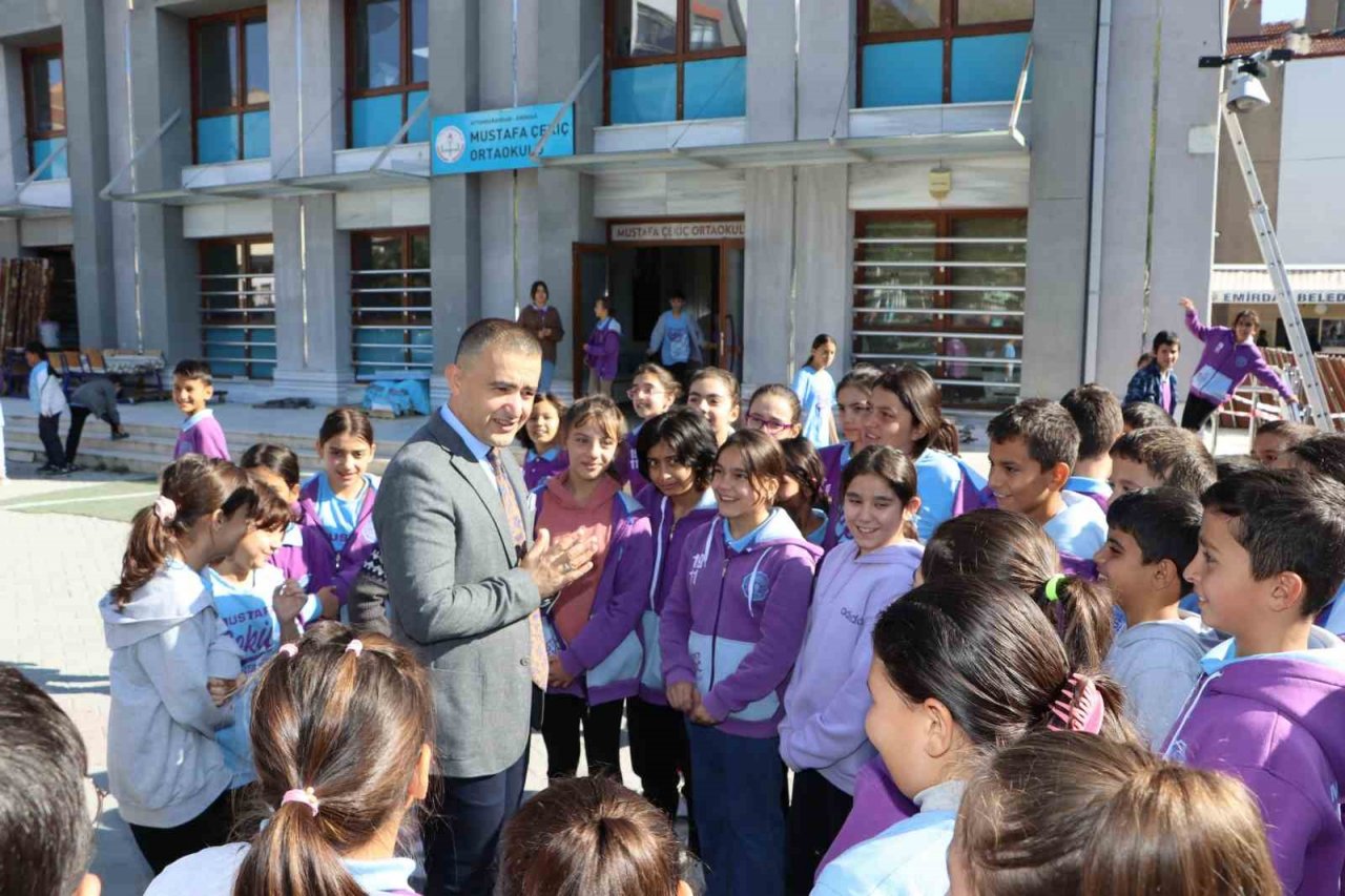 Mustafa Çekiç Ortaokulu’nda tadilat çalışmaları devam ediyor
