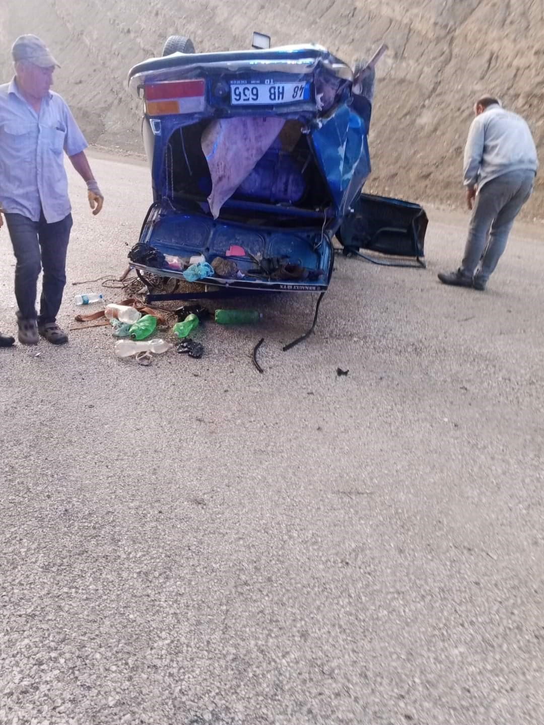 Burdur’da kontrolden çıkan otomobil takla attı: 3 yaralı