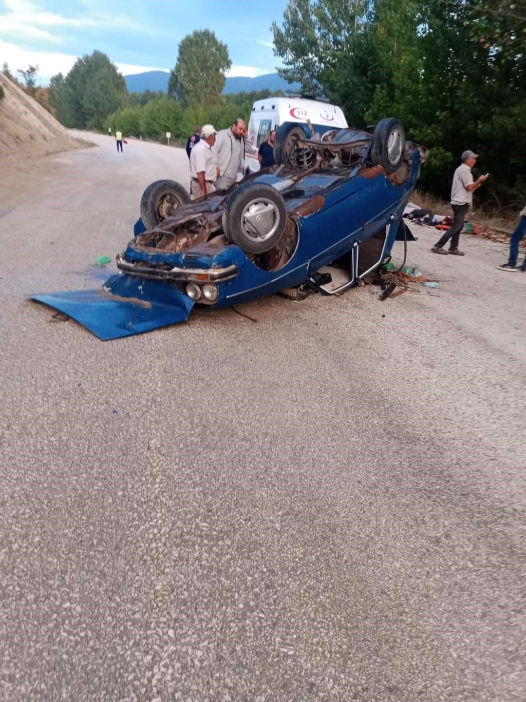Burdur’da kontrolden çıkan otomobil takla attı: 3 yaralı