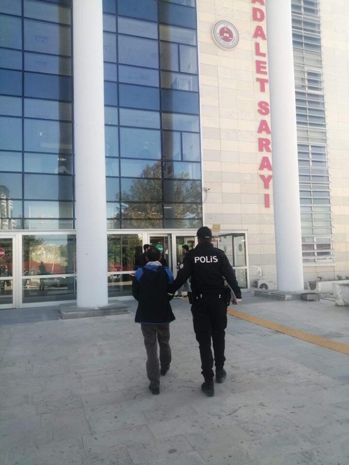 Elazığ’da polis suçlulara göz açtırmıyor: 2 tutuklama