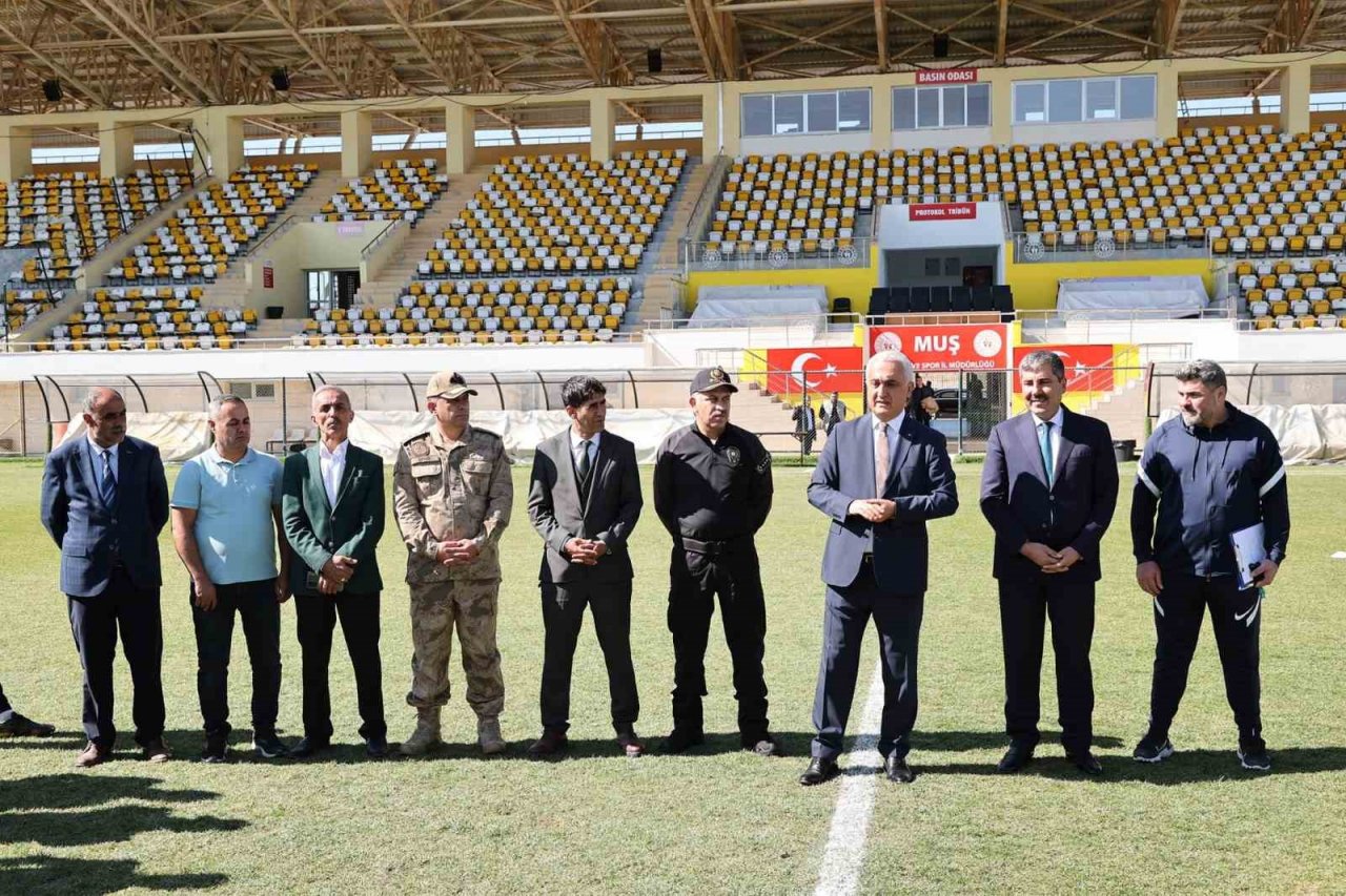 Muş Valisi Çakır, “Muşspor’un tüm maçlarını tribünden takip ediyorum”