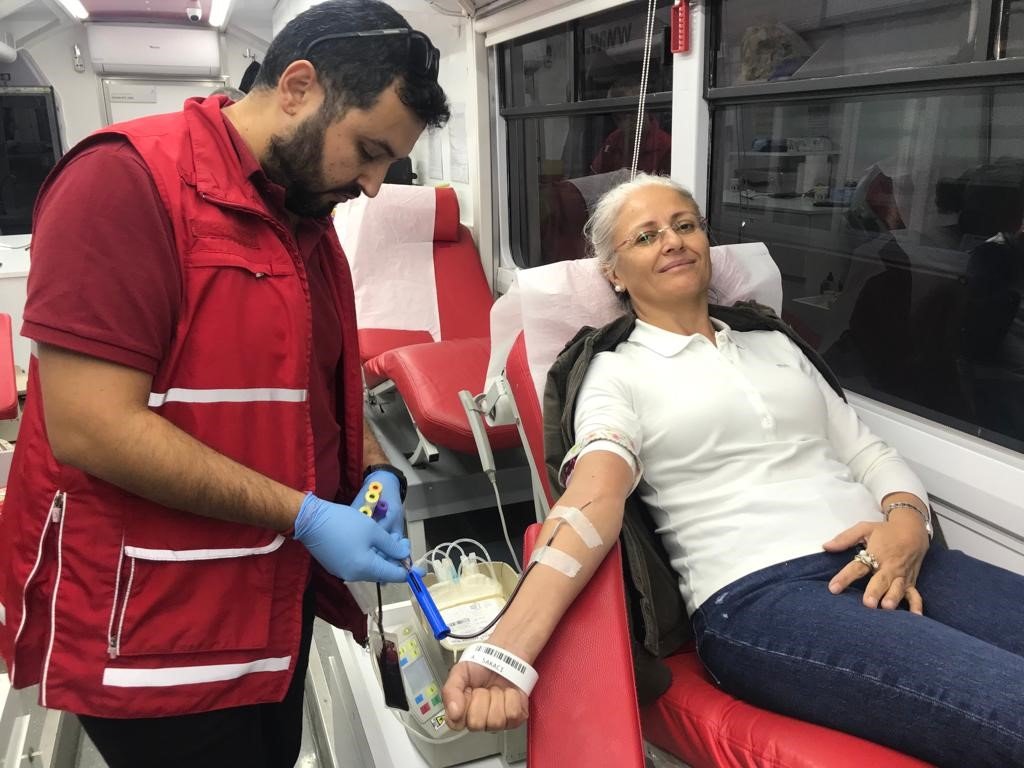 Sağlık çalışanlarından kan bağışı