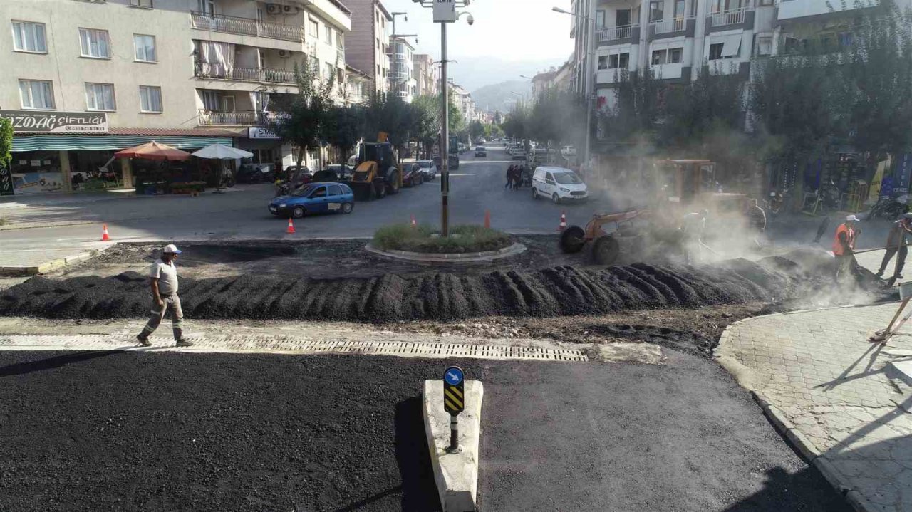 Salihli’de Şehit İlhan Varank Kavşağı asfaltlandı