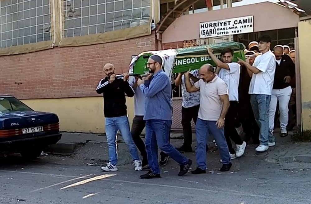 Doğum günü eğlencesi acı bitti! Eda Nur Baykay, Sıla Çelik ve Sinan Karakuş toprağa verildi