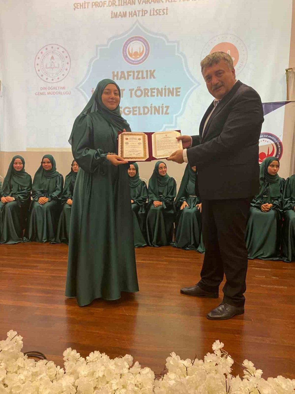 Gencecik 19 hafız icazet töreniyle taç giydi