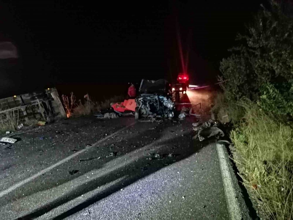 Konya plakalı kamyonet Isparta’da otomobil ile çarpıştı: 1’i çocuk 3 ölü, 2’si ağır 3 yaralı