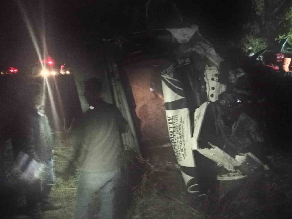 Konya plakalı kamyonet Isparta’da otomobil ile çarpıştı: 1’i çocuk 3 ölü, 2’si ağır 3 yaralı