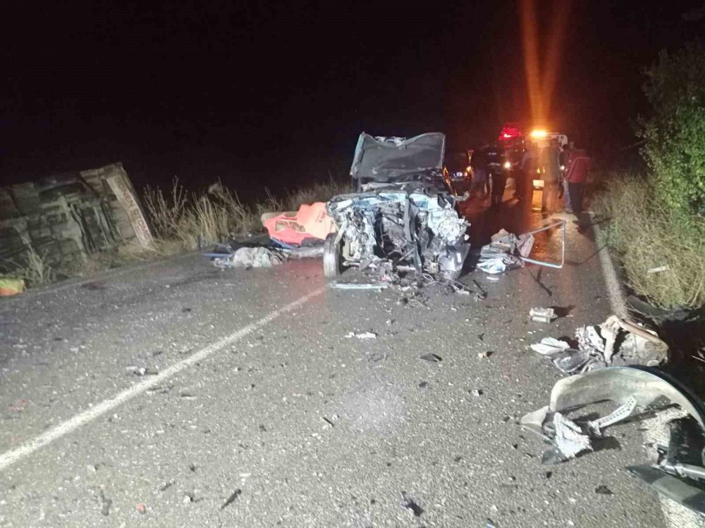 Konya plakalı kamyonet Isparta’da otomobil ile çarpıştı: 1’i çocuk 3 ölü, 2’si ağır 3 yaralı