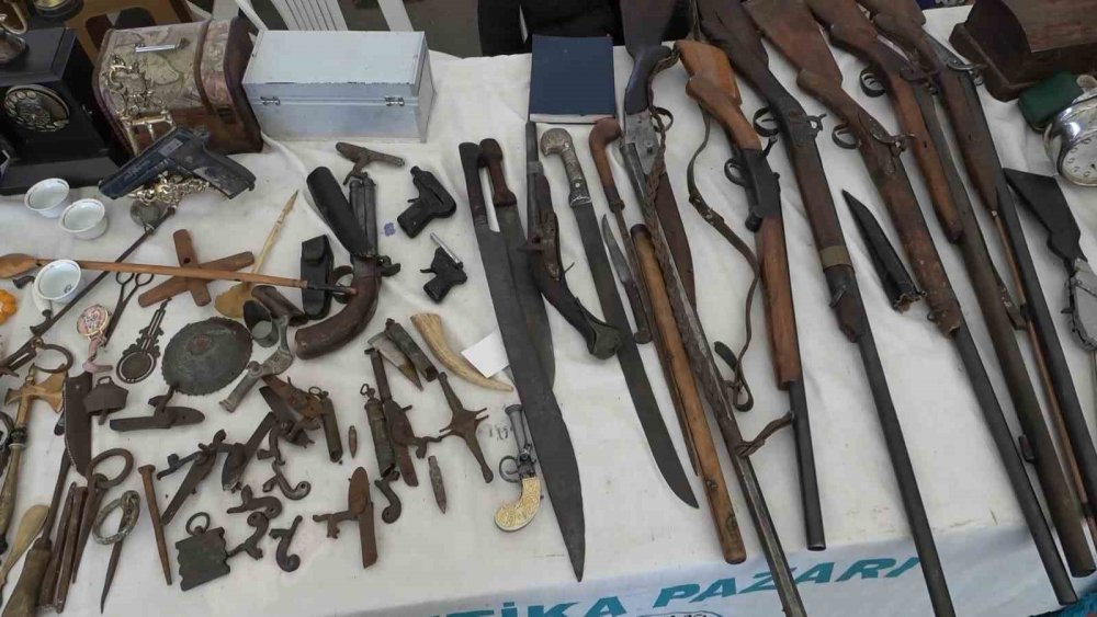 Türkiye’nin antikacıları Bursa’da buluştu! İşte en dikkat çeken tezgah
