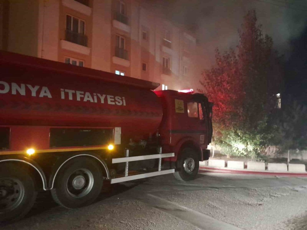 Konya’da ev yangını! Komşular kapıyı kırıp kardeşleri kurtardı