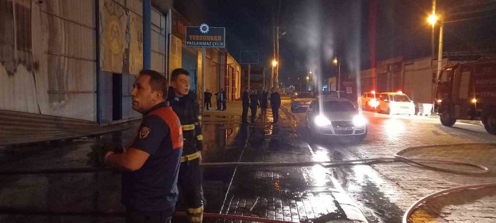 Aydın'da geceyi alevler aydınlattı