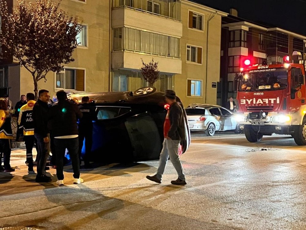 Bolu Karıştı:2 Araca Çarpıp Takla Attı