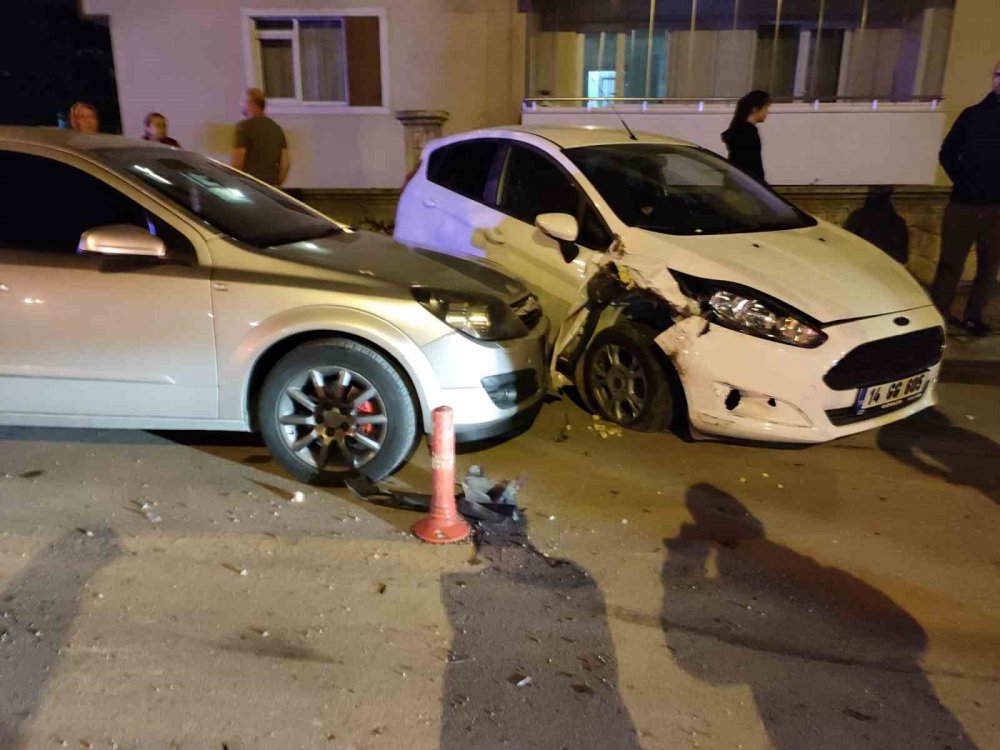 Bolu Karıştı:2 Araca Çarpıp Takla Attı