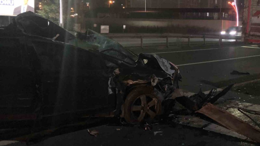 Otomobil Hurdaya Döndü