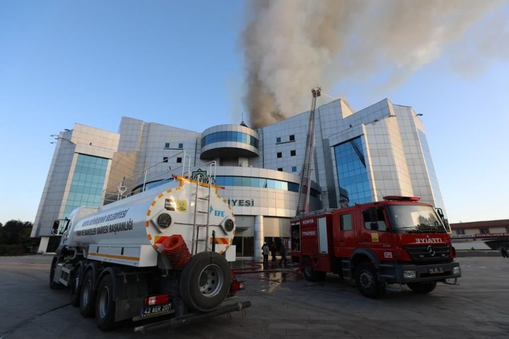 Yangının ardından Karatay Belediyesi'nde hasar tespit çalışması başladı