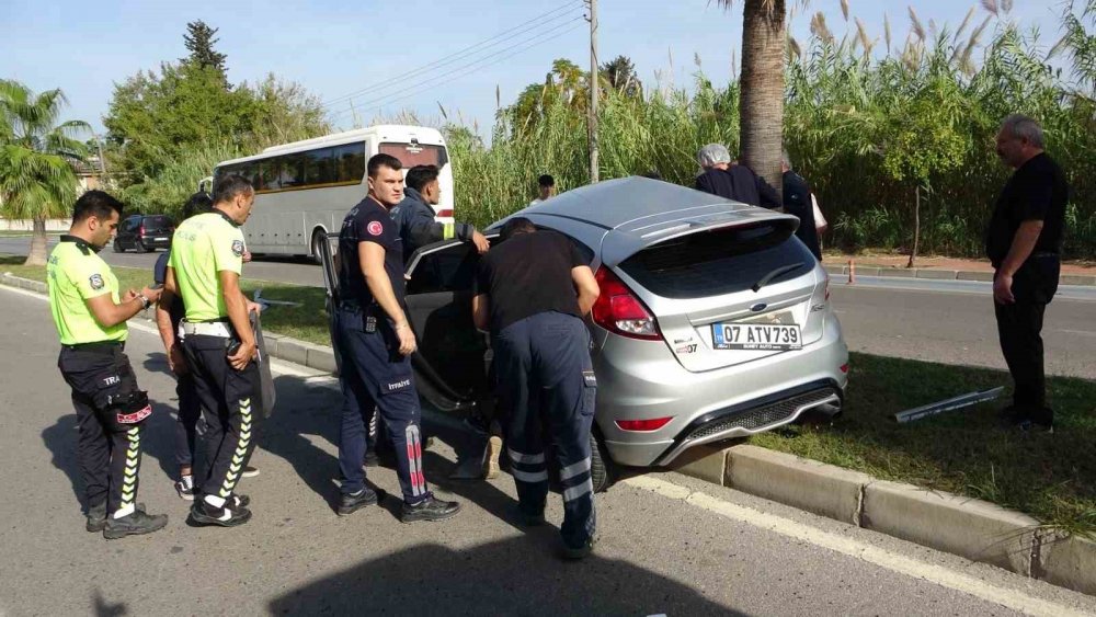 Hurdaya dönen otomobilde kurtarma operasyonu