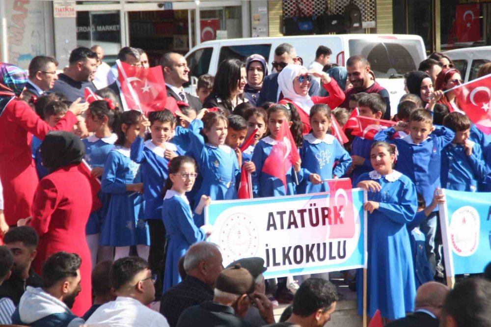 Konya Yunak’ta dev Türk Bayrağı açıldı