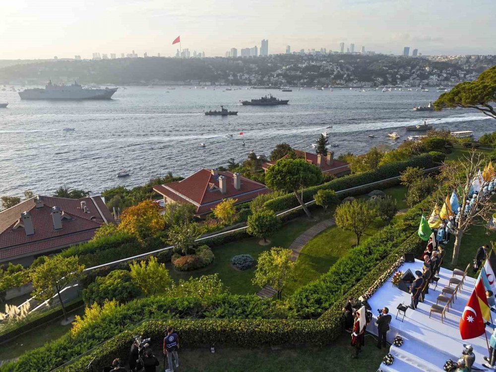 Türk Yıldızları ve Türk donanmasından 100. yılda nefes kesen gövde gösterisi! Cumhurbaşkanı Erdoğan’ı böyle selamladı