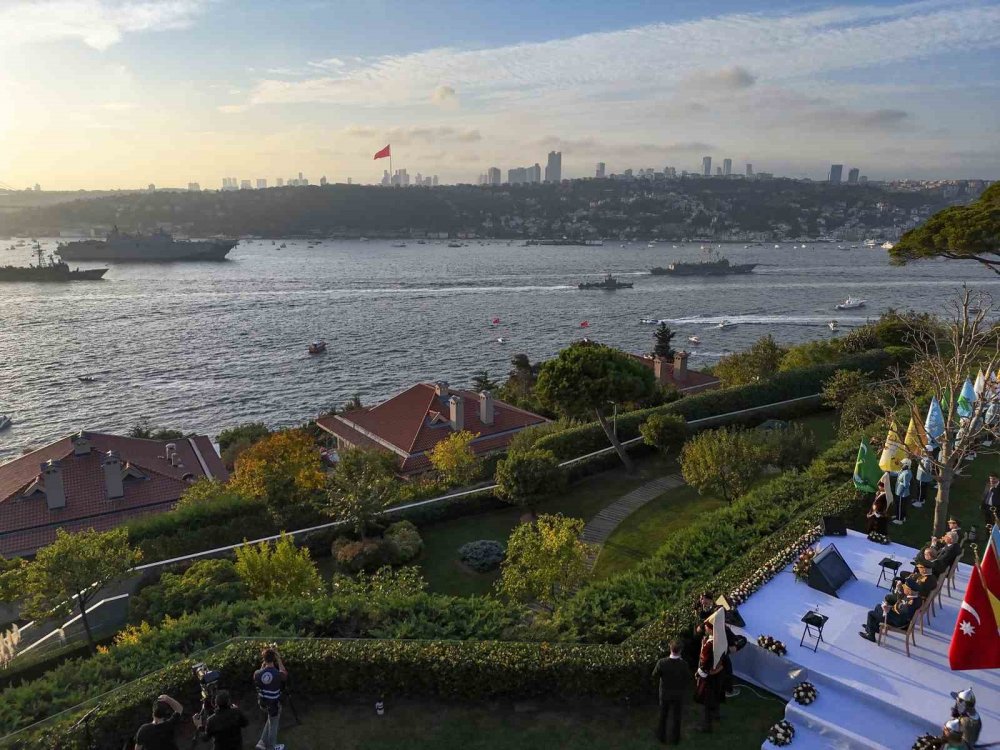 Türk Yıldızları ve Türk donanmasından 100. yılda nefes kesen gövde gösterisi! Cumhurbaşkanı Erdoğan’ı böyle selamladı