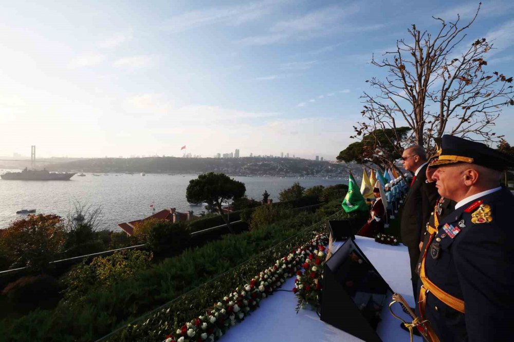 Türk Yıldızları ve Türk donanmasından 100. yılda nefes kesen gövde gösterisi! Cumhurbaşkanı Erdoğan’ı böyle selamladı