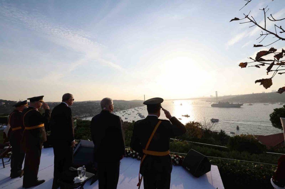 Türk Yıldızları ve Türk donanmasından 100. yılda nefes kesen gövde gösterisi! Cumhurbaşkanı Erdoğan’ı böyle selamladı