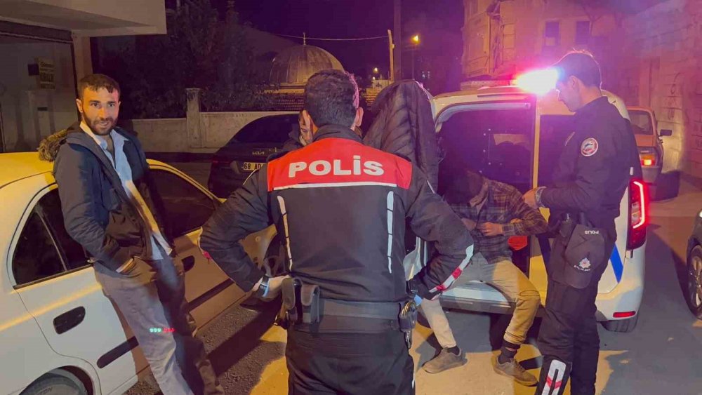 Aksaray sokakları polis-şüpheli kovalamacasına sahne oldu