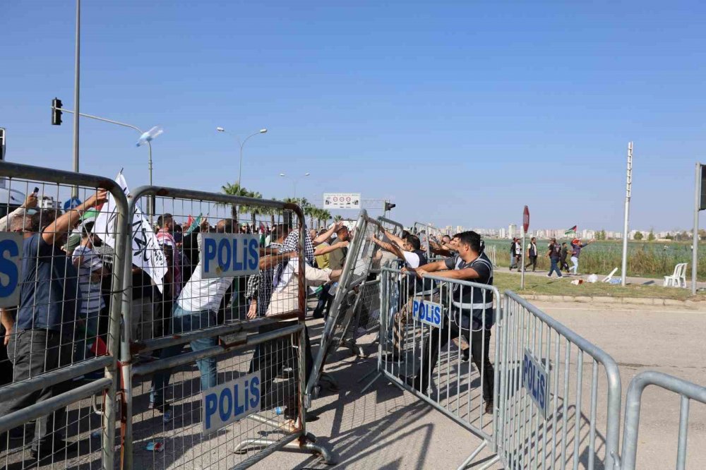 Gazze'ye destek protestosu yarıda kesildi! İHH Başkanı Yıldırım'dan İncirlik'teki provokasyona tepki