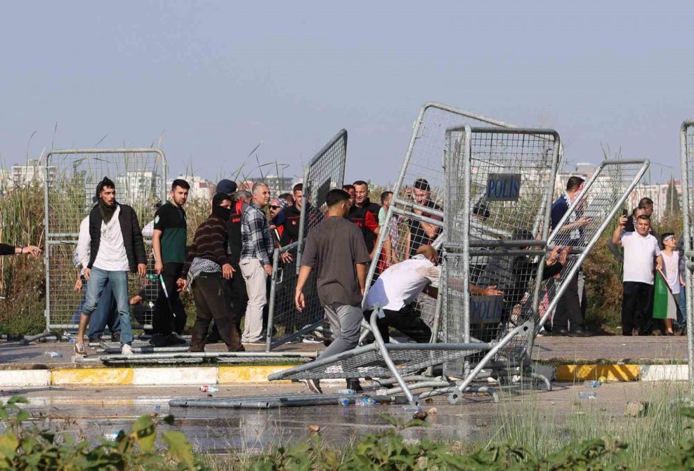Gazze'ye destek protestosu yarıda kesildi! İHH Başkanı Yıldırım'dan İncirlik'teki provokasyona tepki