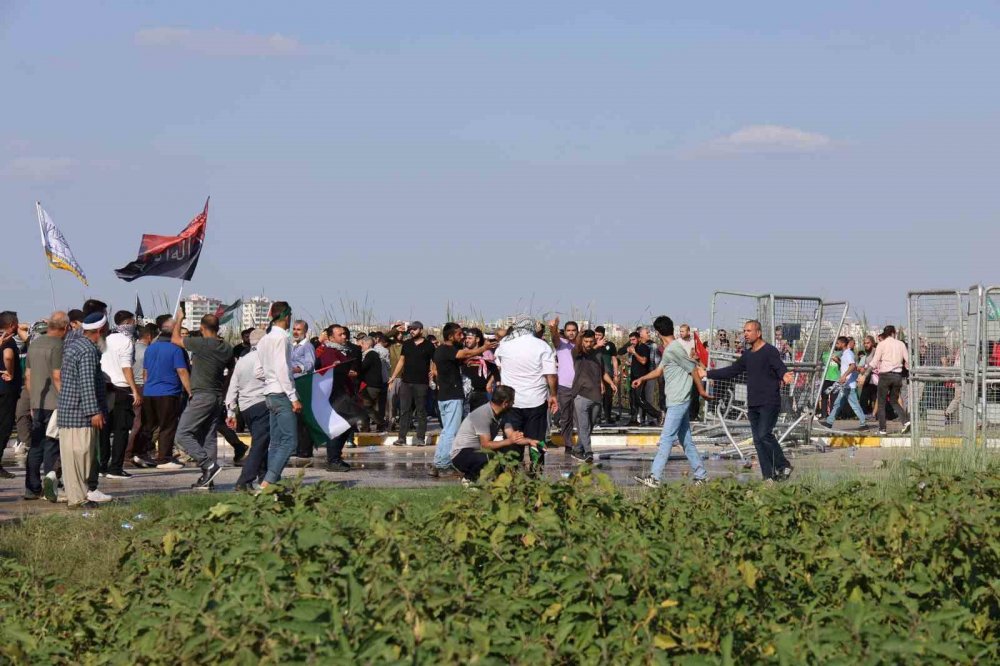 Gazze'ye destek protestosu yarıda kesildi! İHH Başkanı Yıldırım'dan İncirlik'teki provokasyona tepki