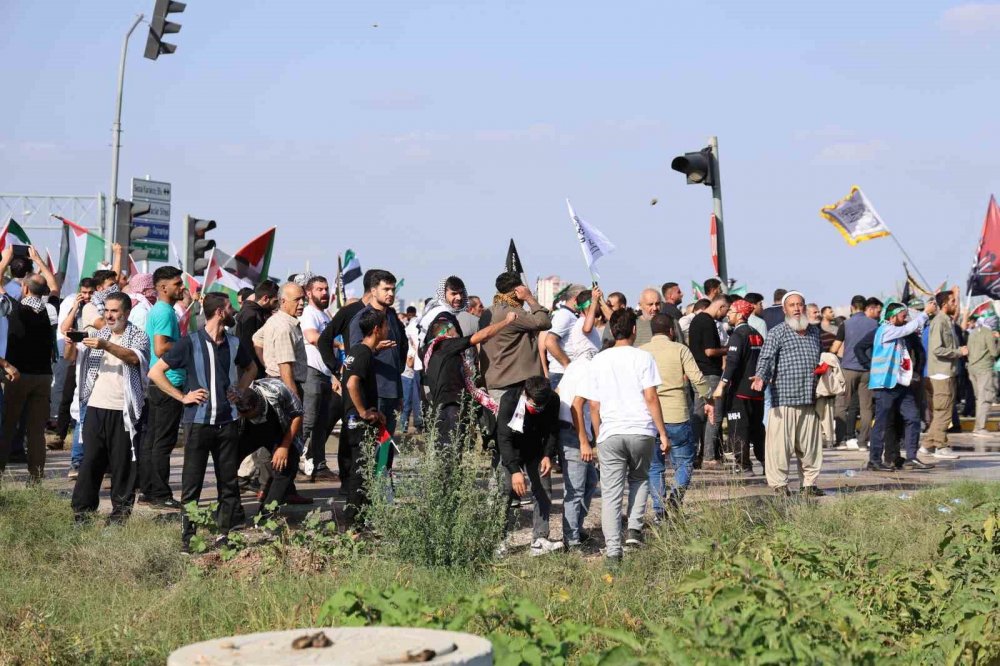 Gazze'ye destek protestosu yarıda kesildi! İHH Başkanı Yıldırım'dan İncirlik'teki provokasyona tepki