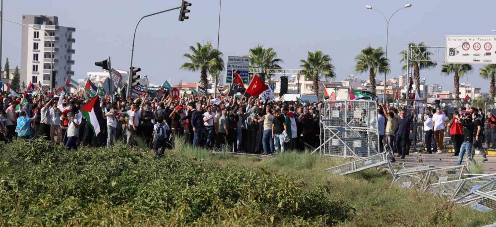 Gazze'ye destek protestosu yarıda kesildi! İHH Başkanı Yıldırım'dan İncirlik'teki provokasyona tepki