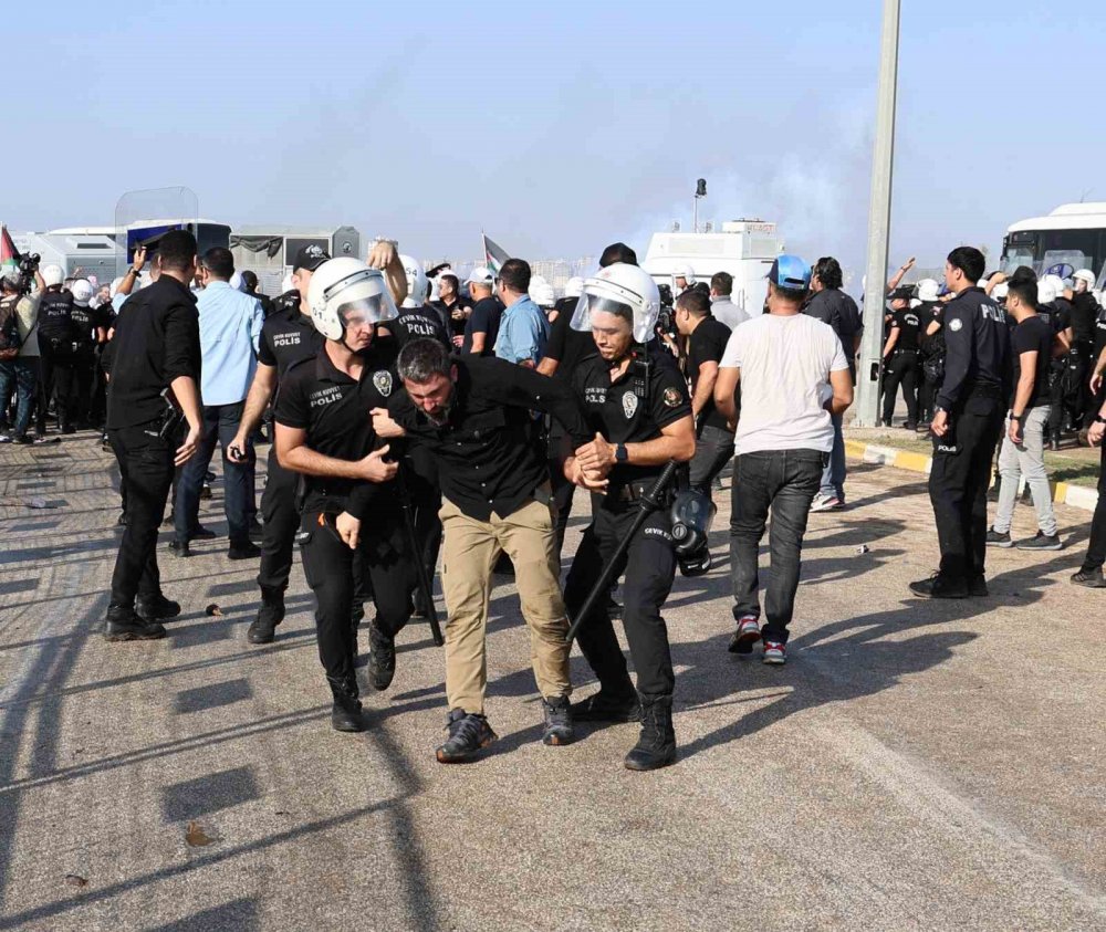 Gazze'ye destek protestosu yarıda kesildi! İHH Başkanı Yıldırım'dan İncirlik'teki provokasyona tepki