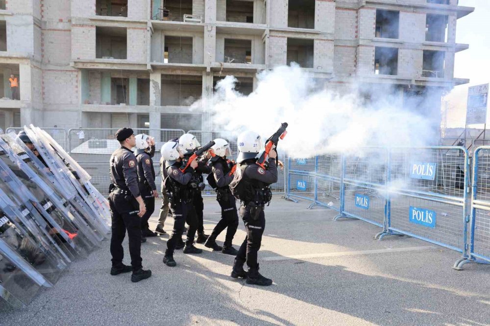 Gazze'ye destek protestosu yarıda kesildi! İHH Başkanı Yıldırım'dan İncirlik'teki provokasyona tepki