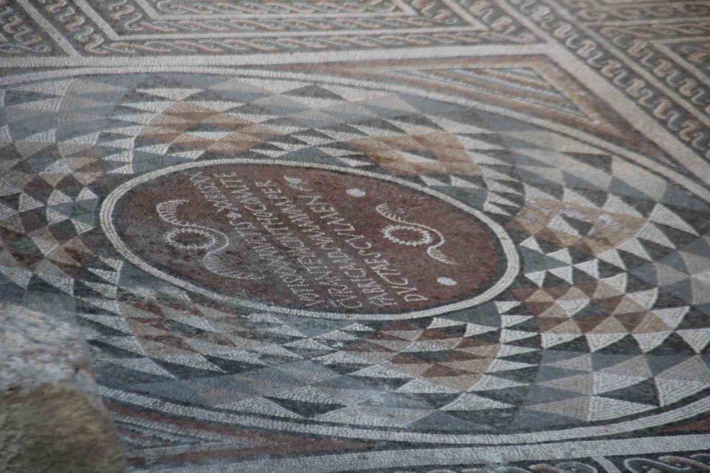 Örenşehir'de İç Anadolu’nun en büyük mozaik yapısına ulaşıldı