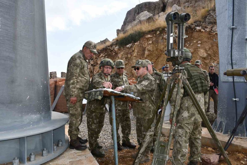 Kara Kuvvetleri Komutanı Bayraktaroğlu, Pençe Harekat bölgesinde
