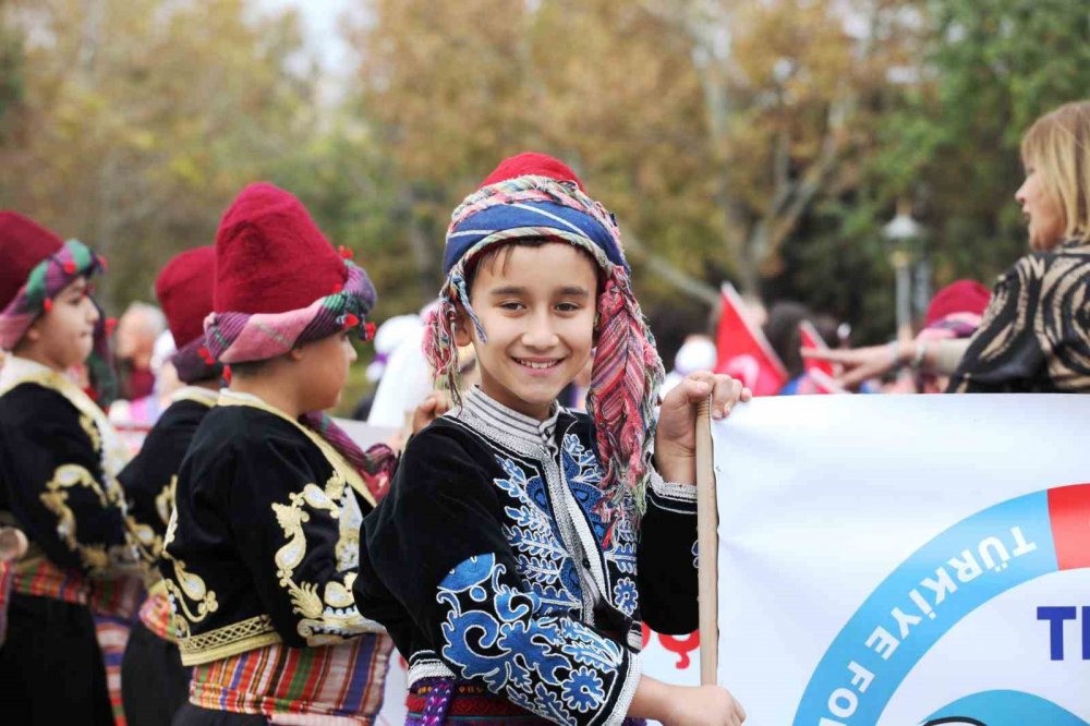 Konya’da Halk Oyunları Minikler Türkiye Şampiyonası korteji