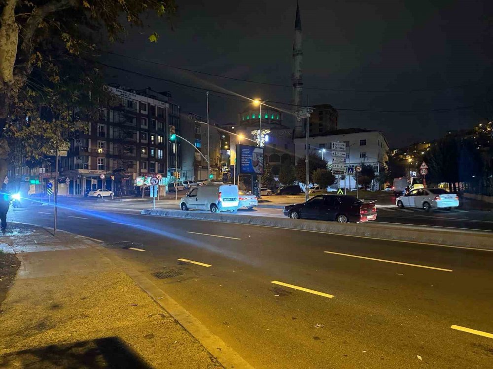 İstanbul'da araç yayalara çarptı! 1 ölü, 1 yaralı