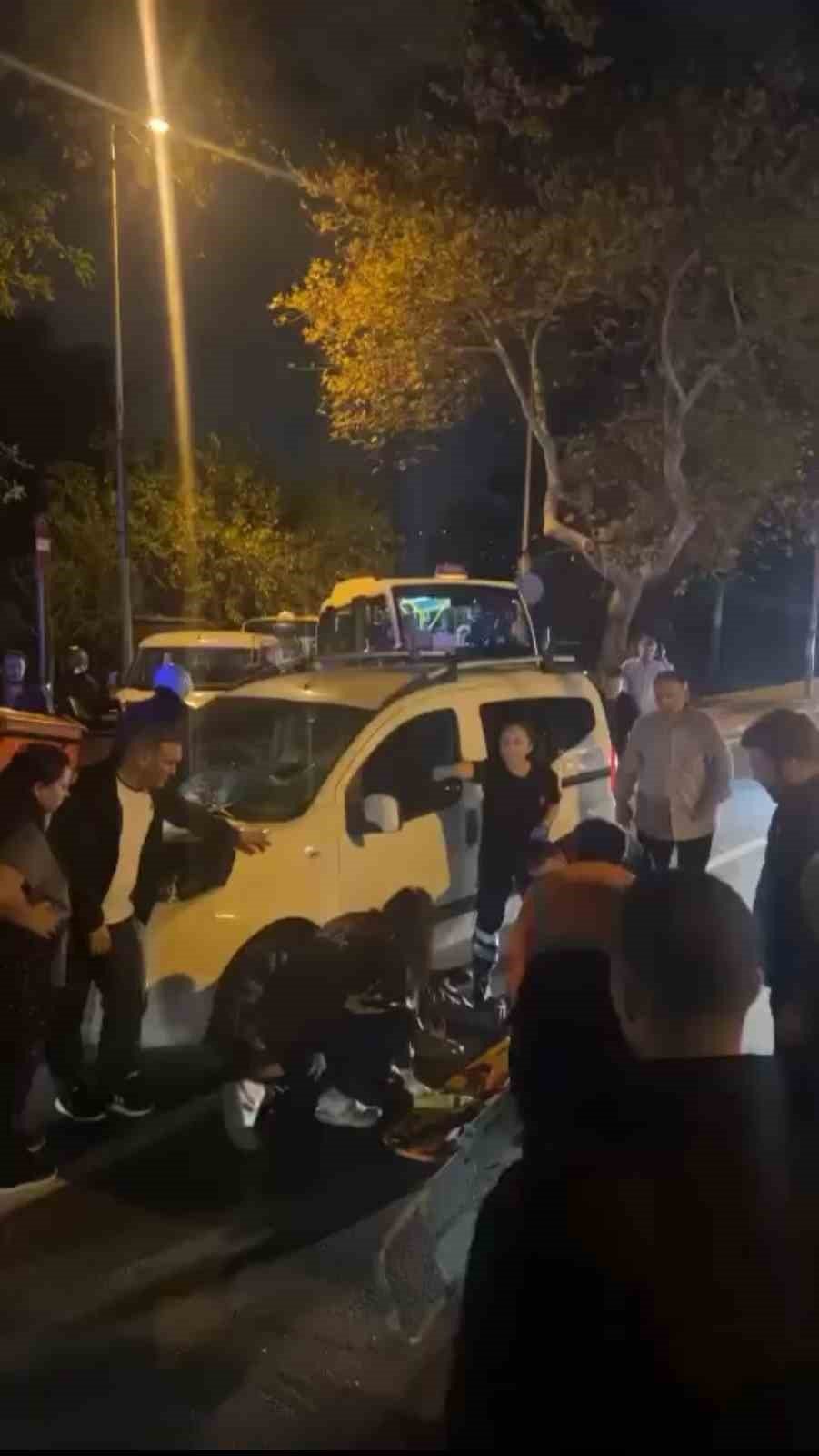 İstanbul'da araç yayalara çarptı! 1 ölü, 1 yaralı