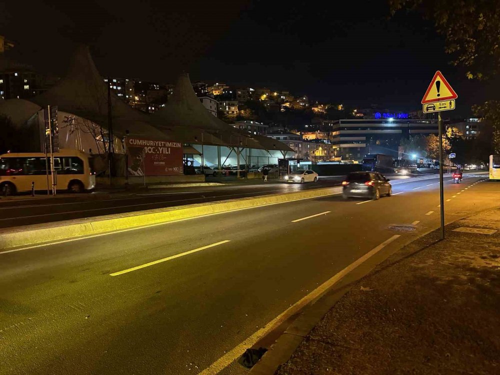 İstanbul'da araç yayalara çarptı! 1 ölü, 1 yaralı