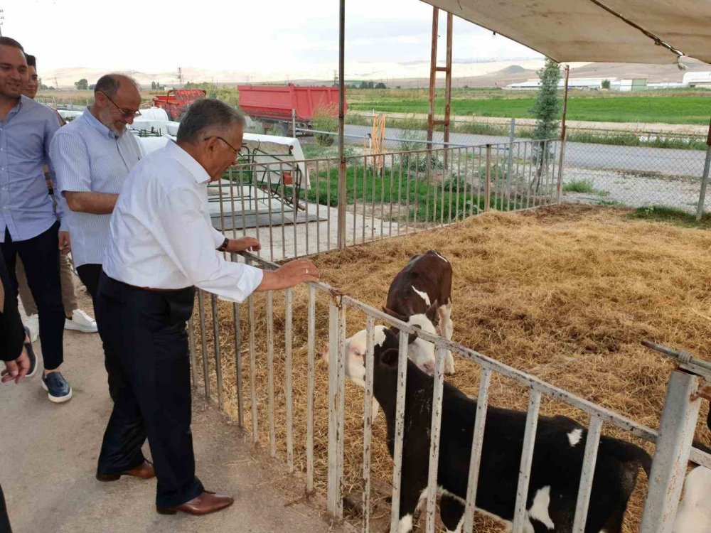 Başkan Memduh Kılıç miting gibi dağıtım yaptı: Konya'yla ilk 4'ü paylaşıp desteğe devam ediyorlar