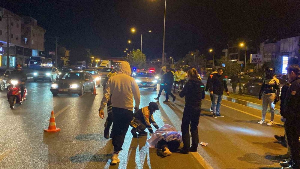 Antalya'da yayaya çarpan araç karşı şeride geçti! Vatandaşlar Mustafa Çutur için seferber oldu