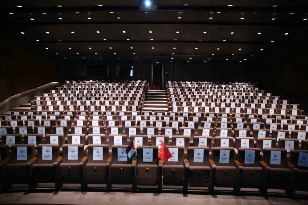Sinema koltukları Gazze’de şehit olan çocuklara ayrıldı