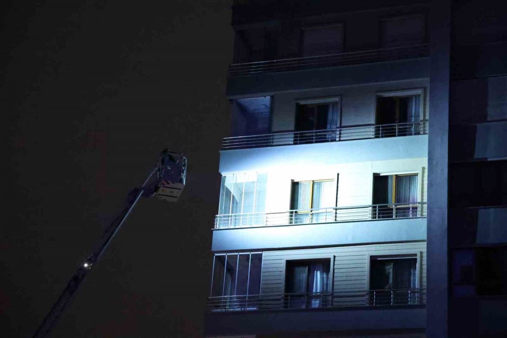 Konya'da 12 katlı binada yangın! Eski bakanın annesi ve 3 kişi hastaneye kaldırıldı