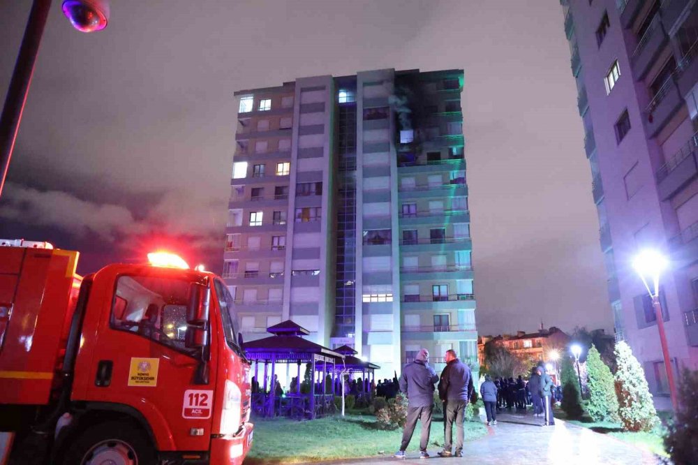 Konya'da 12 katlı binada yangın! Eski bakanın annesi ve 3 kişi hastaneye kaldırıldı