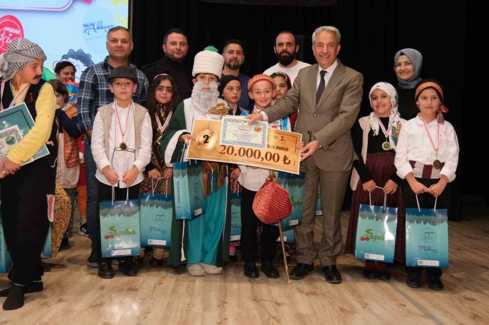 Ünlü oyuncular, Konya'da düzenlenen yarışmada jüri üyeliği yaptı